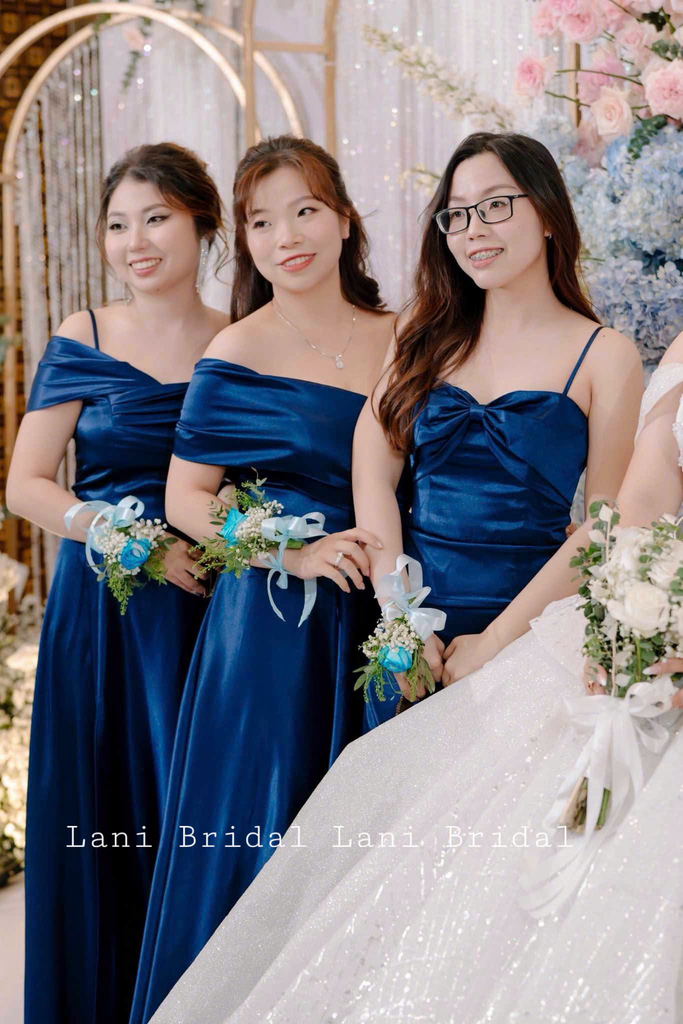 Váy Phụ Dâu Xanh Coban